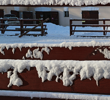 Ограда под снегом на конном дворе... / Кузьминки, Конный двор...