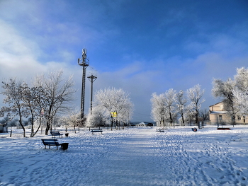 Мороз и солнце / Снег, деревья, вышки, солнце