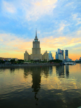 Тихий вечер / Вид на гостиницу Рэдиссон-Украина и Москва-сити.