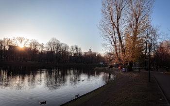 В осеннем парке... / ***