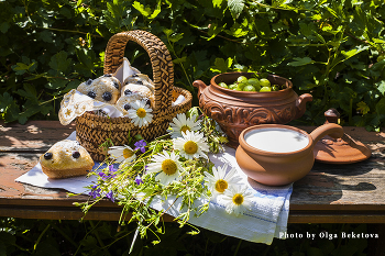 Кексы и молоко / ромашки, кексы, крыжовник