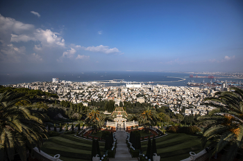 Хайфа / Вид на Хайфу с верхней террасы Бахайских садов