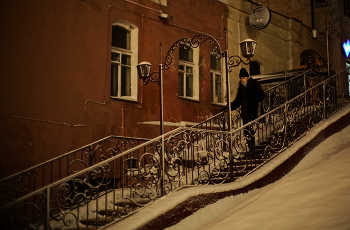 Зимний вечер. / У старого дома.