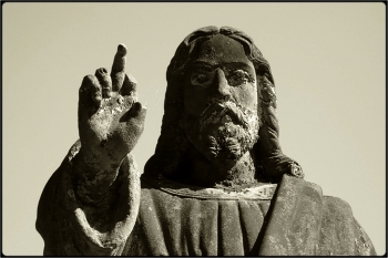 &nbsp; / jesus with broken fingers - statue