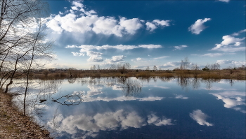 Небо настежь распахнулось... / Весна за городом.