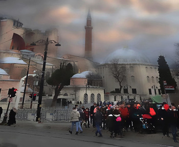 шествие / после воскресной службы в одной из мечетей Стамбула