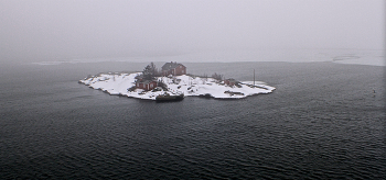 Начало весны / Весенний месяц Март
о. Русский (Ryssänsaari, шв. Russholmen).
Финский залив, Хельсинский архипелаг. 

В начале ХХ века рыболовецкая база.