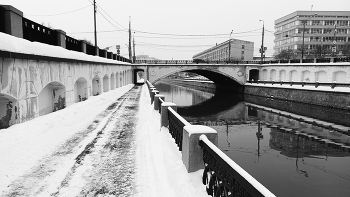 Вид на Госпитальный мост через реку Яузу / Москва.Вид на Госпитальный мост через реку Яузу