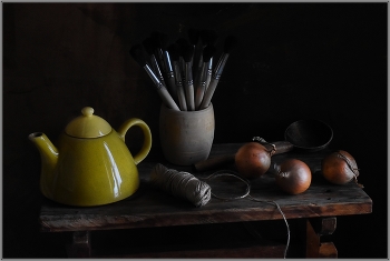 ...... Этюд с желтым чайником .... / предметная композиция