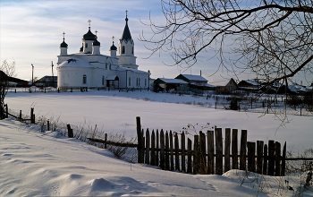 Вечером в деревне / Вид на Троицкую церковь в селе Новоселки