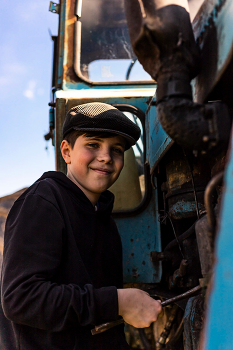 С трактором / в деревне