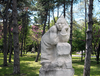 В городском парке / парк, весна