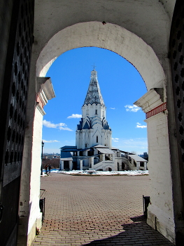 Арка в старый мир / Церковь Вознесения Господня в Коломенском, XVI в.