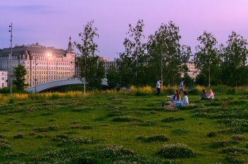 Зарядье летом / Зарядье