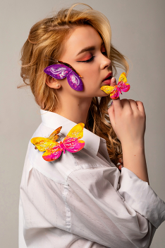 Окружённая бабочками / модель Валерия Бабукова
визаж и волосы Мария Гурянова
локация фотостудия «ФотоЦех»