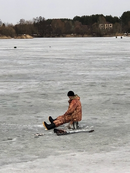 На апрельском льду / ***