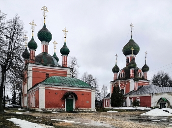 Церковь Александра Невского и Владимирский собор . / Красная площадь в Переславле-Залесском.