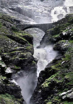 Мост над водопадом... / Водопады Норвегии...