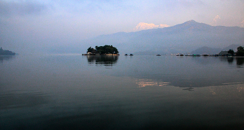 Утро на озере / Покхара, Непал,