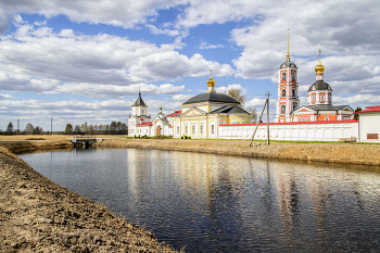 Уголок России / Троице-Сергиев Варницкий монастырь (год основания 1427), воссоздан почти заново, начиная с 1995 г.
