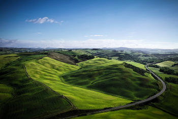  / Aerial view of the Val D'Orcia in Tuscany in the early morning.