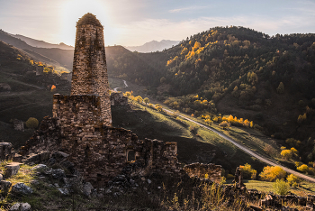 Утро у старой башни / Ингушетия. Пялинг
