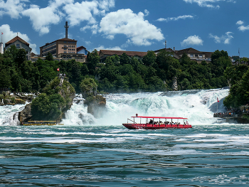 Рейнский водопад / Водопад на реке Рейн в Швейцарии, на границе кантонов Шаффхаузен и Цюрих. Рейнский водопад считается самым большим равнинным водопадом в Европе. Высота водопада - 23 м, ширина - 150 м. Средний расход воды зимой - 250 м³/с, летом - 700 м³/с.