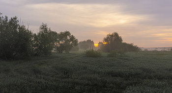 &nbsp; / восход на пруду