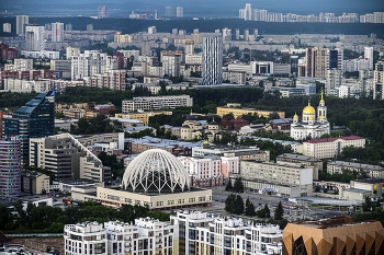 Вечер над городом / Вид с верху на вечерний Екатеринбург. Цирк.