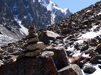 турик / Турик - рукотворная пирамидка из камней, которыми помечают маршрут в горах