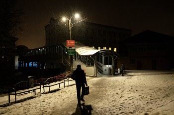 Мокрый снег / Витебск, вечером возле вокзала.