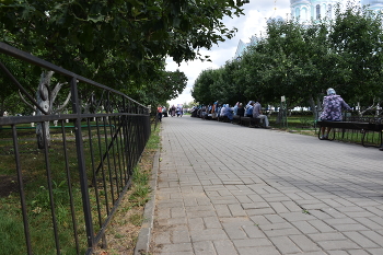 Моление на восток в саду Дивеево / Моление на восток в саду Дивеево