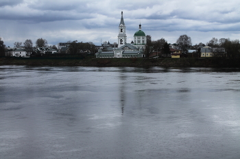 Вид на Свято-Екатерининский монастырь в Твери / Вид на Свято-Екатерининский монастырь в Твери