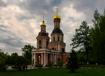 в вечернем свете / лето, вечер, Москва Свиблово, Храм Троицы Живоначальной