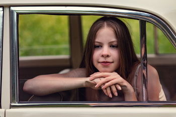 В окне автомобиля / модель Юлиана Смирнова