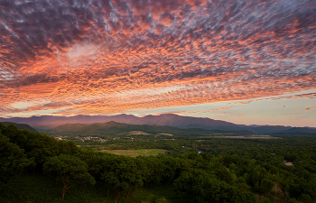 июльский вечер / Закатные облака над Макаровским хребтом.