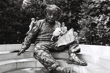 Вашингтон / Памятник Энштейну