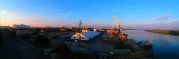 ПАНОРАМА УТРЕННЕЙ АСТРАХАНИ / Вид с Нового моста на Астрахань в шесть утра.