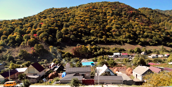 Топится банька осенним днём / Топится банька в горном селе осенним днём