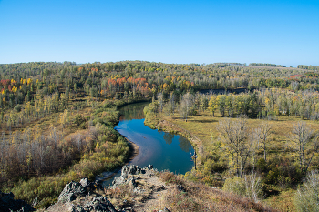 Скала альпинист / осень, река