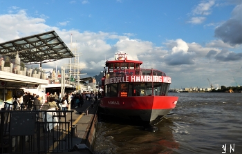 Hafen Hamburg / https://www.youtube.com/watch?v=4f11cYWe-xM
https://www.youtube.com/watch?v=4NAPdB2VuSU
https://www.youtube.com/watch?v=jDgbeFmcUiA
https://www.youtube.com/watch?v=TnFSpujP4SE&amp;t=15s
https://www.youtube.com/watch?v=01jGXIrA3YU&amp;t=29s