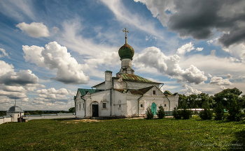 Церковь Всех Святых в Троицком Данилове монастыре в Переславле-Залесском. / ***