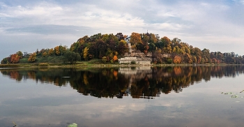 река Великая, Снетогорский монастырь..женский )) / на повороте широкой реки красивый старый монастырь