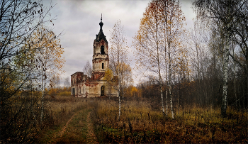 Казанская / Полуразрушенная Казанская церковь рядом с Каркалеем.
