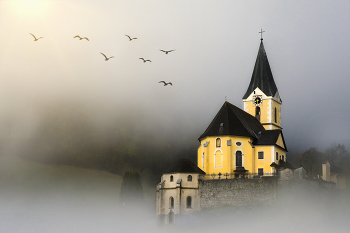 &nbsp; / Kircherl im Nebel