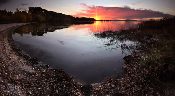 тихий вечер на озере / Красный закат в октябре - к заморозкам