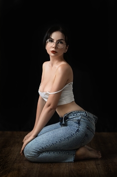  / ***