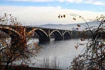 Красноярск. Енисей. Осень. / Набережная Енисея.
