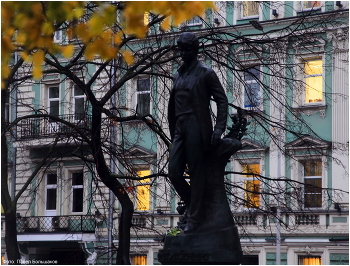 Вечереет / Памятник Есенину...