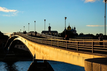 Мост к Кремлю / мост через реку Волхов в Великом Новгороде